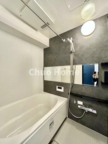 南砂キャピタルコータースの浴室|【バスルーム】暖房換気乾燥機付きシステムバスルーム。暖房・冷風・換気・乾燥など、毎日を快適に過ごせるうれしい機能が揃っています。雨の日の洗濯物も安心です。