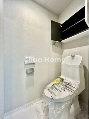 【トイレ】 | 南砂キャピタルコータース | 【トイレ】 収納スペースをしっかりと確保した温水洗浄便座機能付きトイレ。温水洗浄便座は清潔にお使いいただくための大切なアイテムです。