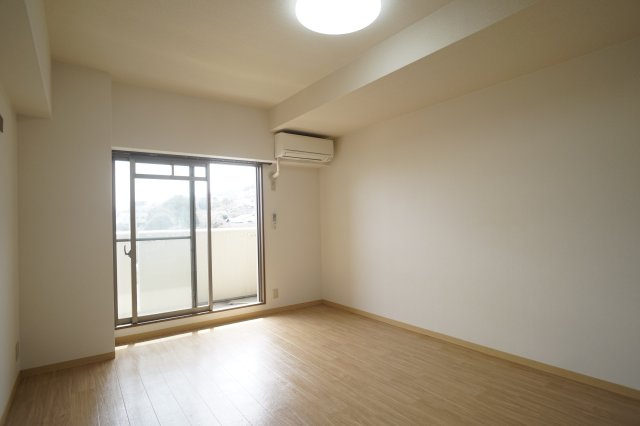 ＭＯＩビルの居間・リビング