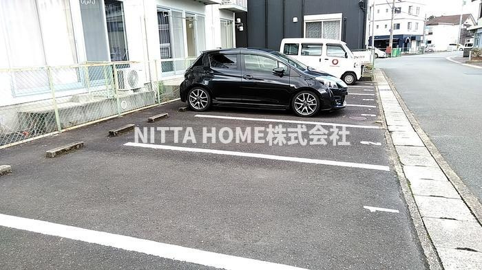 ハイツミニョンの駐車場|敷地内に駐車場も完備★
