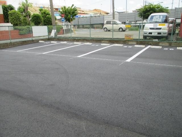 ＡＴＴビルの駐車場