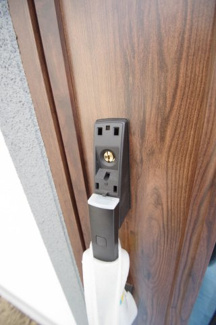 【防犯設備】 | 【仲介手数料無料！！】川崎市麻生区王禅寺東4丁目　新築戸建て（全5棟）4号棟　5080万円 | 玄関扉はカードキー対応