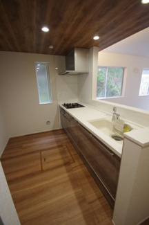 【キッチン】 | 【仲介手数料無料！！】川崎市麻生区王禅寺東4丁目　新築戸建て（全5棟）4号棟　5080万円 | 人造大理石トップ