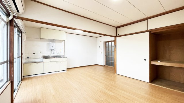 服部ビル　A棟の居間・リビング