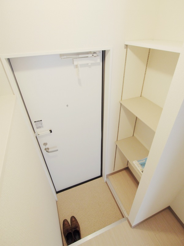 ポルトボヌール府中柳ヶ丘の玄関