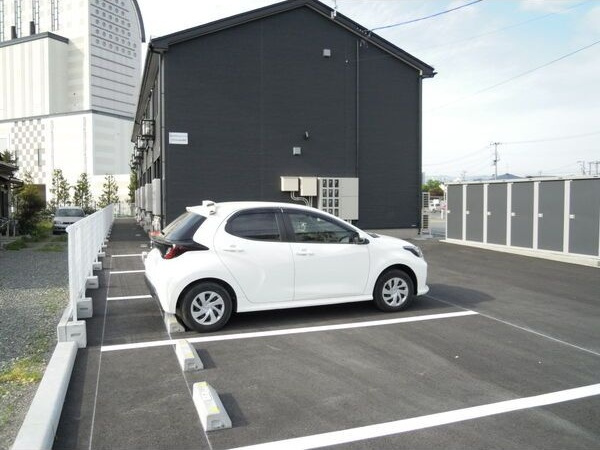 エリシオン265の駐車場