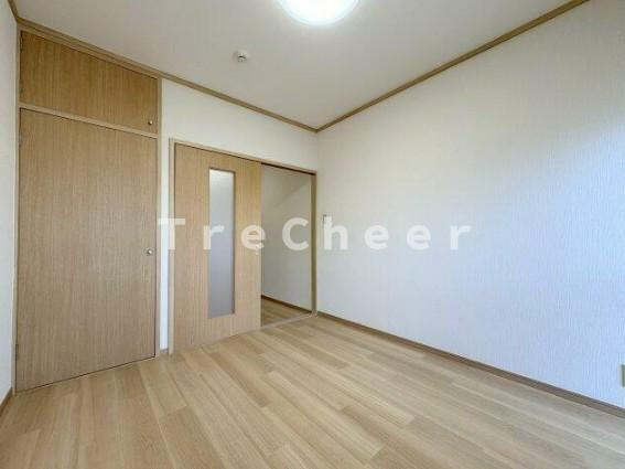 柳本ビルの洋室