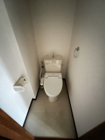 アルファポレールのトイレ|温水洗浄便座付き