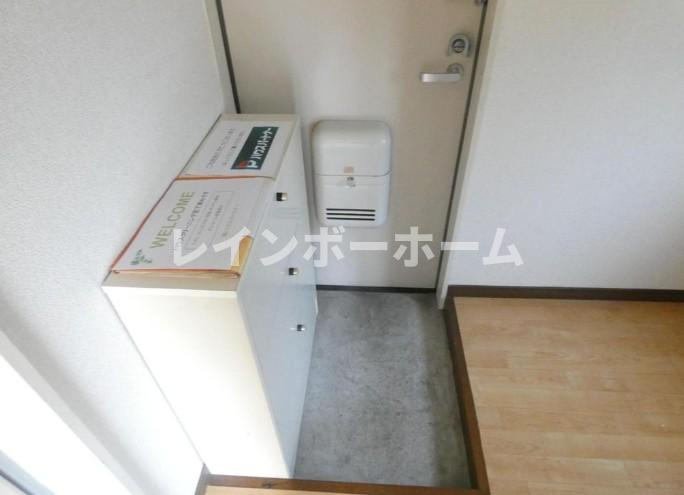 特典：仲介手数料が無料です!!の玄関