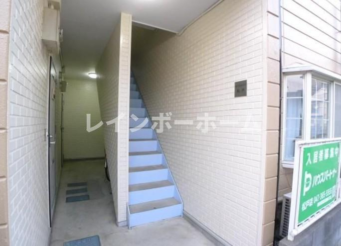 特典：仲介手数料が無料です!!のエントランス