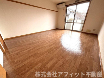 【居間・リビング】 | ウェル上加茂 | 洋室10帖