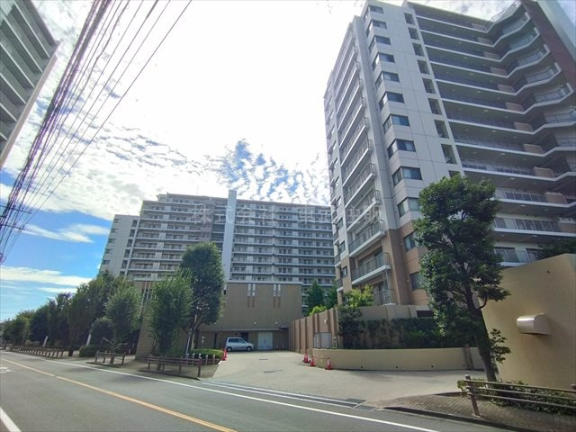 【外観】 | フォレストレジデンス | カフェラウンジやBBQコーナー、キッズスペースなど共用施設充実しています