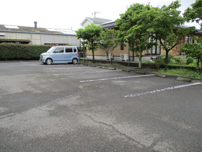 マーメゾン　アイの駐車場