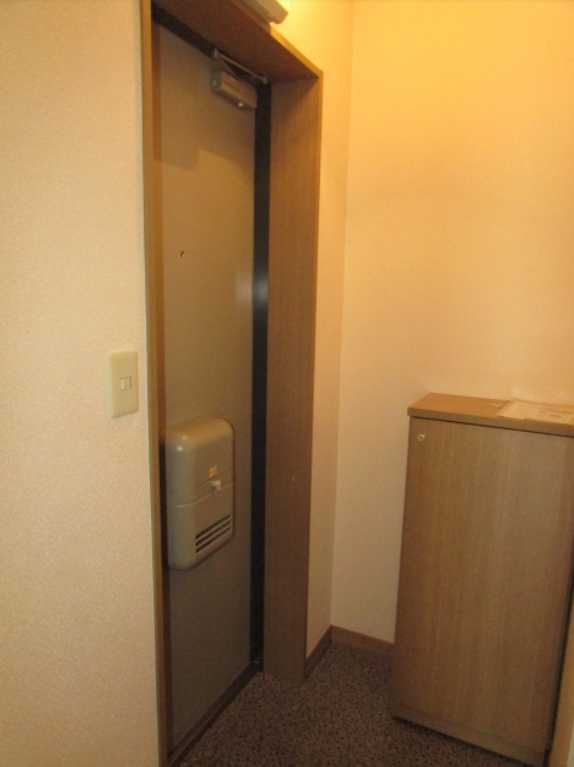 ベイシェス三軒茶屋　駅徒歩２分　女性限定　最上階の玄関