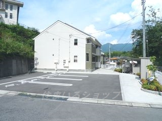 広島市安佐北区落合南９丁目のアパートの駐車場