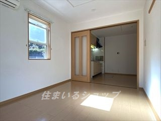 広島市安佐北区落合南９丁目のアパートの居間・リビング|明るい角部屋・エアコン付き