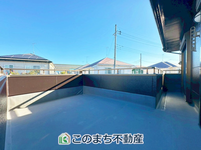 【バルコニー】 | 宇都宮市西川田1丁目デザイン再生住宅 | 開放的なバルコニーは見晴らしもよく、太陽の温かな温もりをめいっぱい受け止めてくれます。
