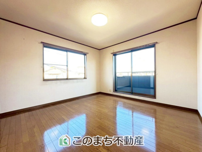 【洋室】 | 宇都宮市西川田1丁目デザイン再生住宅 | 大切なプライベート空間は、趣味に合わせて使って頂けるようシンプルに仕上げてあります。
