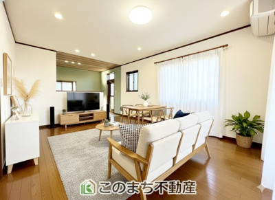 【居間・リビング】 | 宇都宮市西川田1丁目デザイン再生住宅 | 家具・什器・調度品・植栽・カーテンなどはCG加工しております。販売価格には含まれません。