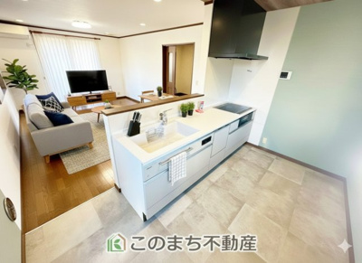 【キッチン】 | 宇都宮市西川田1丁目デザイン再生住宅 | 家具・什器・調度品・植栽・カーテンなどはCG加工しております。販売価格には含まれません。