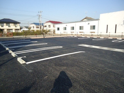 【駐車場】 | サンリットハウスＫ | 駐車場に車を止められます