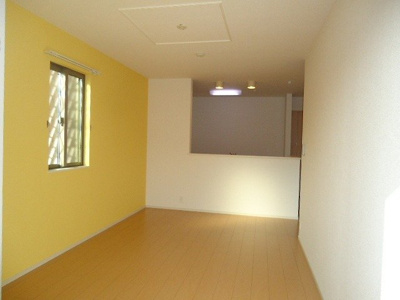 【居間・リビング】 | サンリットハウスＫ | こちらの居間で趣味の時間をお楽しみください