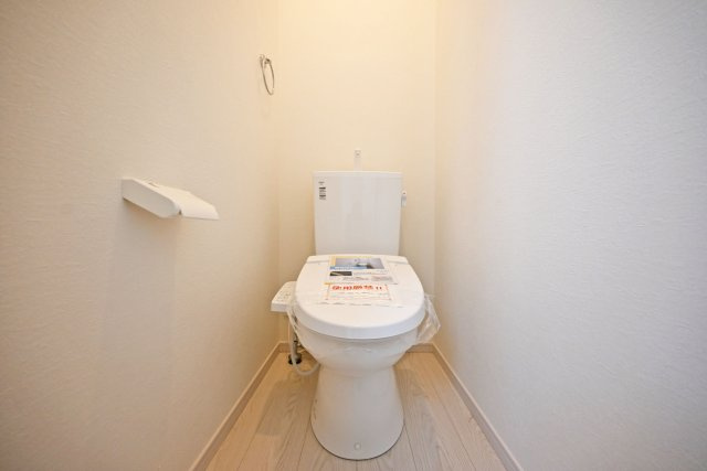 宝塚市末成町新築一戸建て│4LDK+駐車2台可（制限有）のトイレ|1・2階に1か所ずつウォッシュトイレを導入しています。