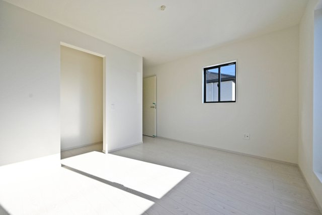 宝塚市末成町新築一戸建て│4LDK+駐車2台可（制限有）の洋室|WICLを備えており、夫婦のプライベート用品をすっきり収納することが出来ます。