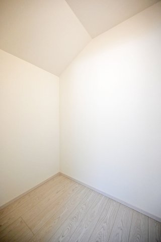 宝塚市末成町新築一戸建て│4LDK+駐車2台可（制限有）の洋室|-洋室4.5帖(2F)-
お子様部屋としてはもちろん、趣味の空間としてもおすすめです。