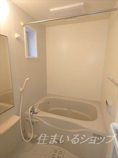 エテルノガーデン亀山の浴室|追い焚き・浴室暖房乾燥機・窓あり