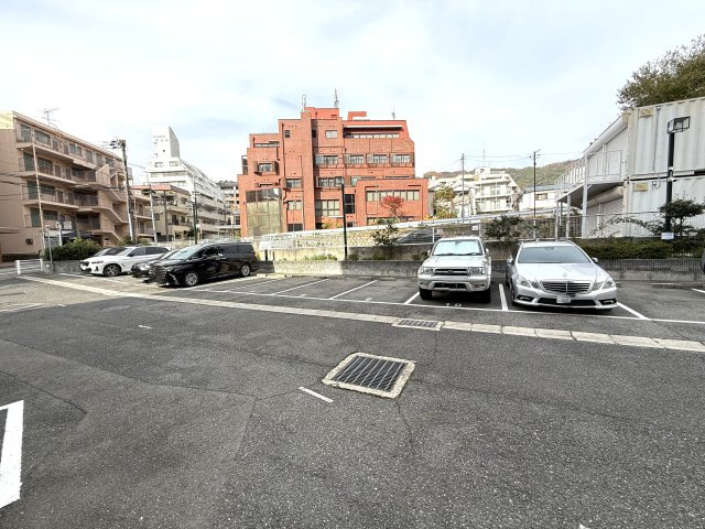 中山手セントポリアの駐車場