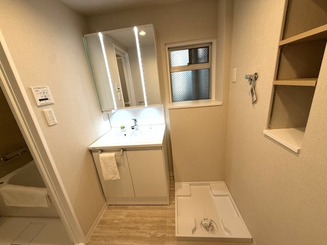 中山手セントポリアの独立洗面台|独立洗面台、小物を置くことができて便利です
