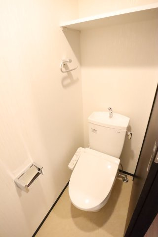 大阪市旭区高殿６丁目の賃貸マンションのトイレ