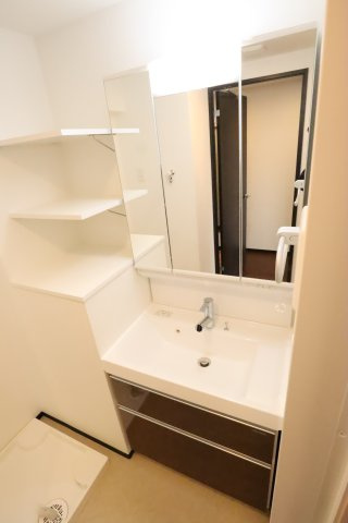 大阪市旭区高殿６丁目の賃貸マンションの洗面所