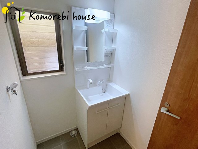 北本市下石戸下　1期　中古戸建の独立洗面台|独立洗面化粧台が付いています
