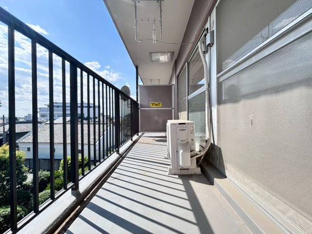 ローズハイツ野田愛宕　B棟のバルコニー