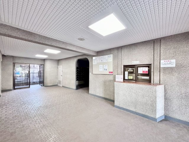 ローズハイツ野田愛宕　B棟のエントランス