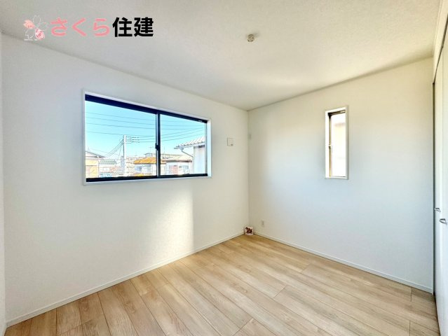 グレードルガーデン小山市間々田第10　１棟の洋室|各部屋に収納あります！荷物が多い子育て世代や、趣味道具の多い方にもうれしいですね！