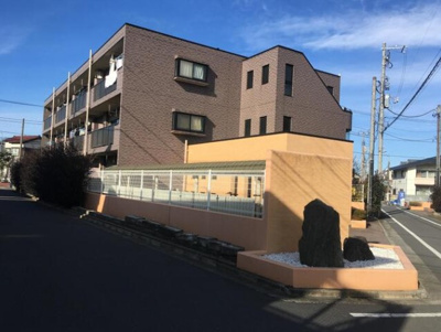 【外観】 | クレストB | 鉄筋コンクリート造のがっちりとした建物。