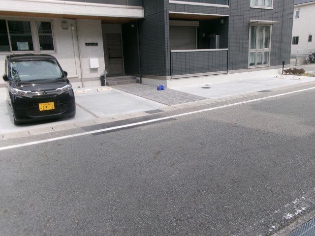 ラルーシュの駐車場