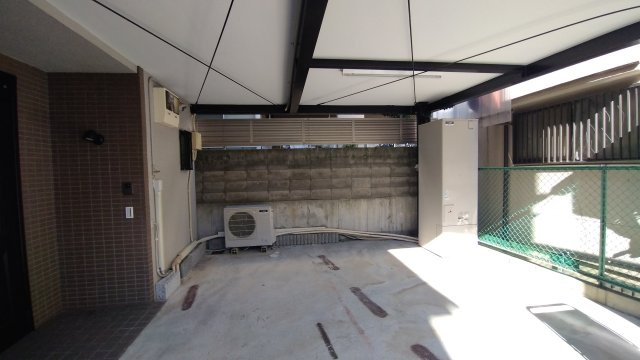 尼崎市潮江　中古戸建の駐車場