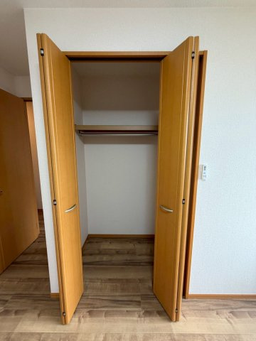 グリーンフォーレスト伊丹 C棟の内装|明るい室内です