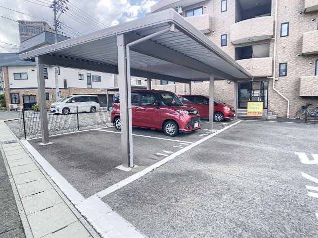 レ・アール城南の駐車場