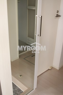 スクリーア永福のその他|姿見付きで全身をチェックできます♪