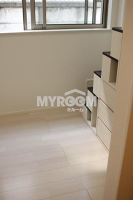 スクリーア永福の居間・リビング|ホワイトフローリング