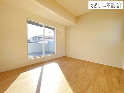 【洋室】 | blooming garden行田市持田4丁目　新築住宅 | センスが求められるプライベート空間だからこそ、自分の個性を飾るにふさわしい癒しと寛ぎの空間を演出します。
現地(2025年12月撮影)