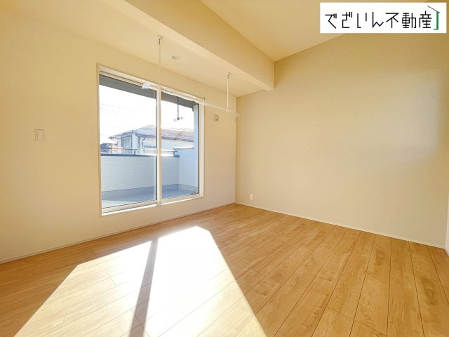 【洋室】 | blooming garden行田市持田4丁目　新築住宅 | センスが求められるプライベート空間だからこそ、自分の個性を飾るにふさわしい癒しと寛ぎの空間を演出します。
現地(2025年12月撮影)