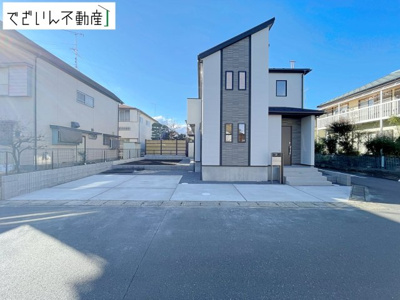 【前面道路含む現地写真】 | blooming garden行田市持田4丁目　新築住宅 | 陽光ふりそそぐ、明るい邸宅。角地につき、陽当たり・風通し良好です◎
現地(2025年12月撮影)