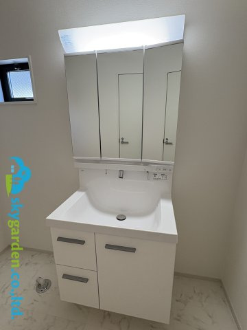 茅ヶ崎市香川5期　新築戸建　全2棟1号棟の独立洗面台|独立洗面台、朝の身支度には欠かせません