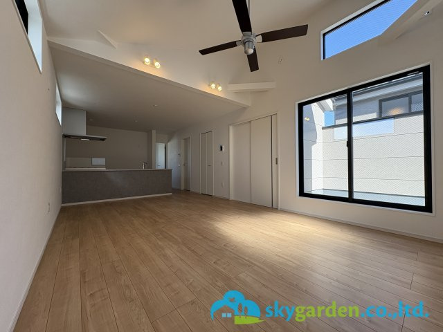 茅ヶ崎市香川5期　新築戸建　全2棟1号棟の居間・リビング|ゆったりとした居間です